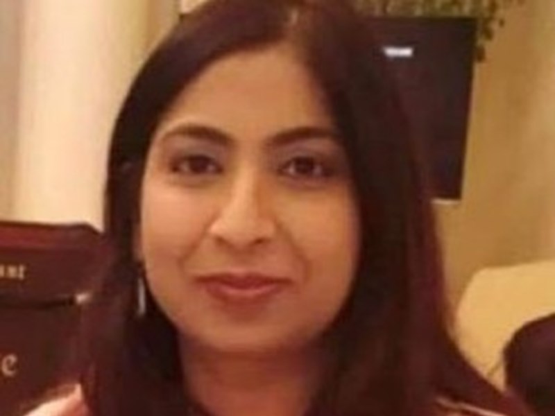 Portrait of Dr Mamoona Rana
